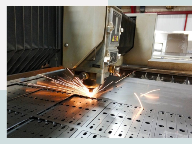 Лазерная резка металла в Вятских Поляне от 609 руб.